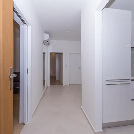 A&j Deluxe Apartment *